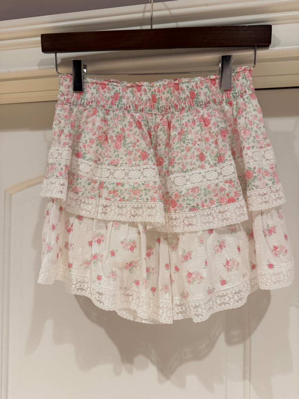 Altar'd State White & Pink Floral Lace Tiered SKORT